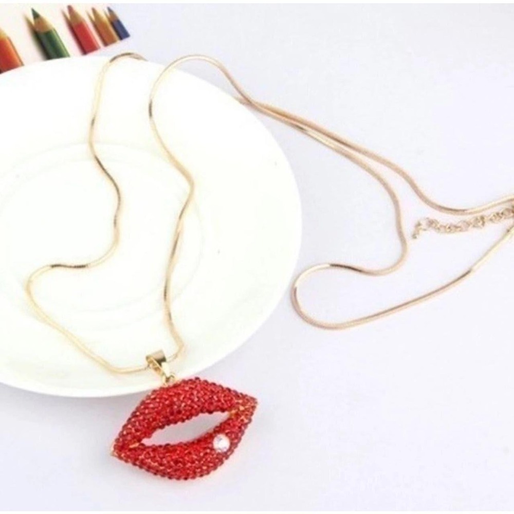 Rhinestone Crusted Lips Pendant Necklace Red Crystals NWT Boutique Charming